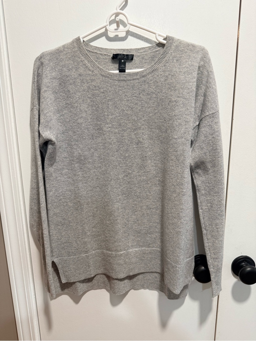 Aqua 100% Cashmere Classic Gray Crewneck Women's Sweater